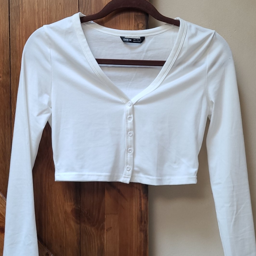 White button up long sleeve crop top